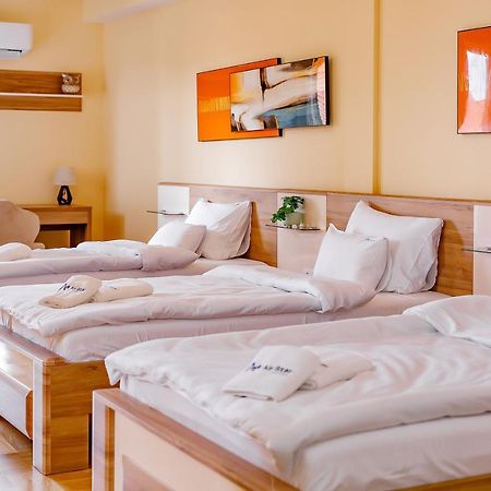 Отель Airstar Surcin Экстерьер фото