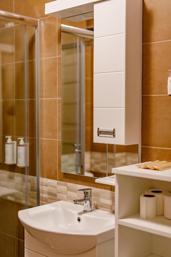Отель Airstar Surcin Экстерьер фото