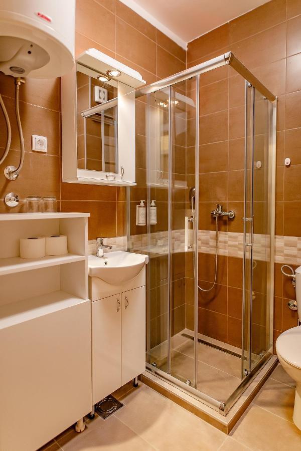 Отель Airstar Surcin Экстерьер фото