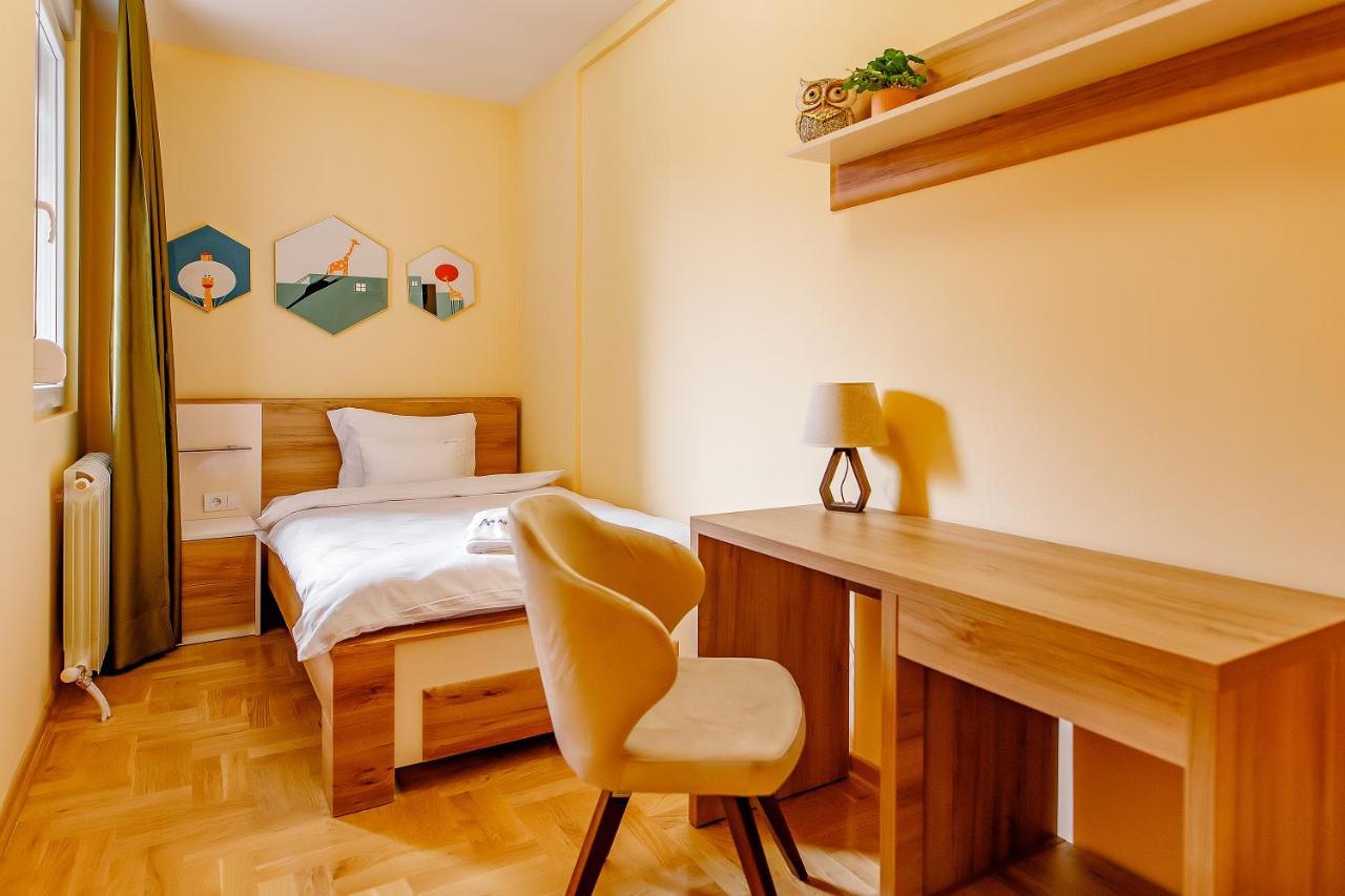 Отель Airstar Surcin Экстерьер фото