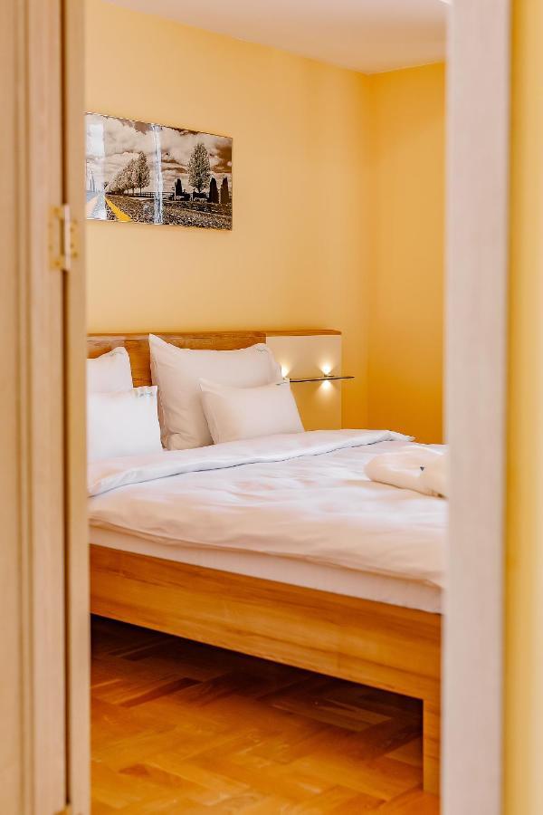 Отель Airstar Surcin Экстерьер фото