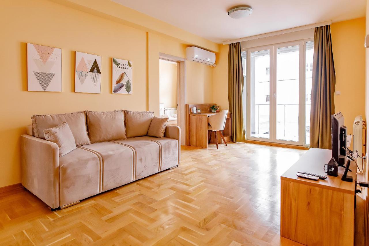 Отель Airstar Surcin Экстерьер фото