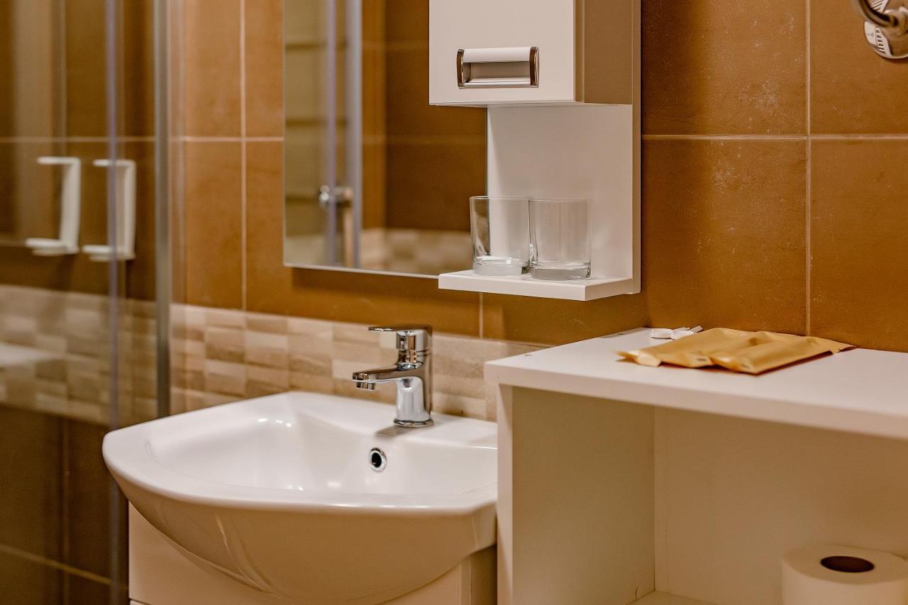 Отель Airstar Surcin Экстерьер фото