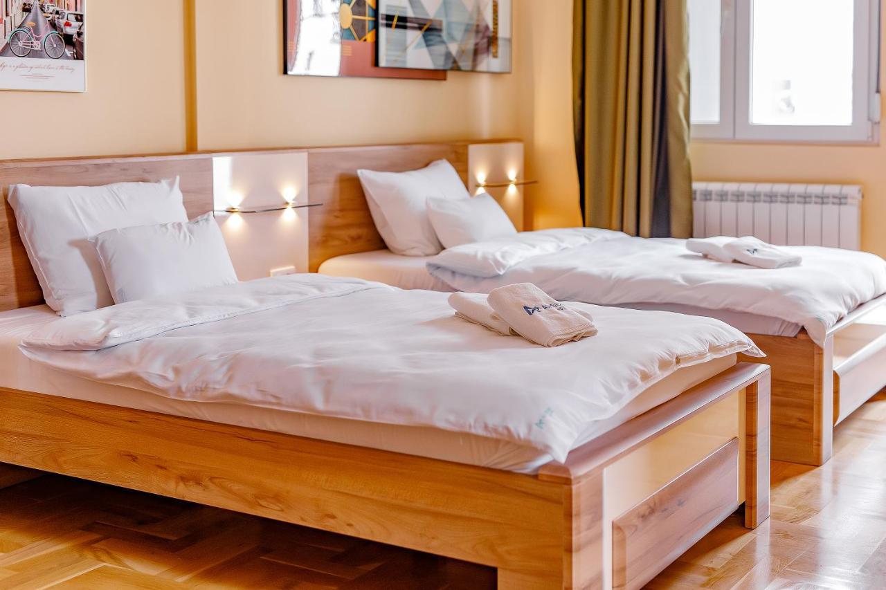 Отель Airstar Surcin Экстерьер фото