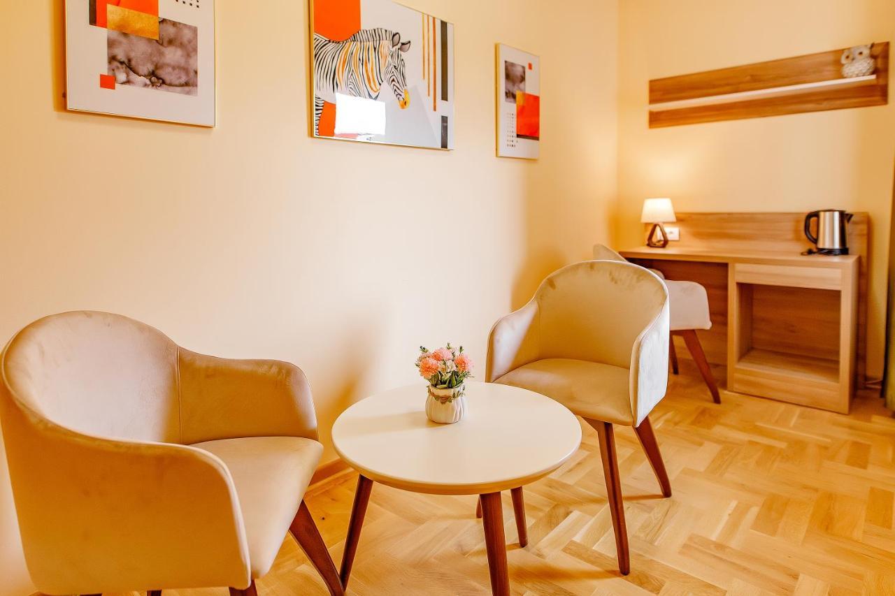 Отель Airstar Surcin Экстерьер фото