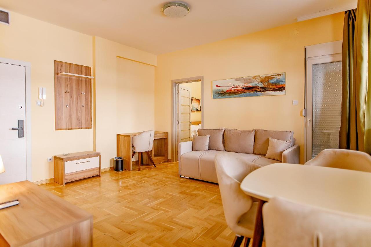 Отель Airstar Surcin Экстерьер фото