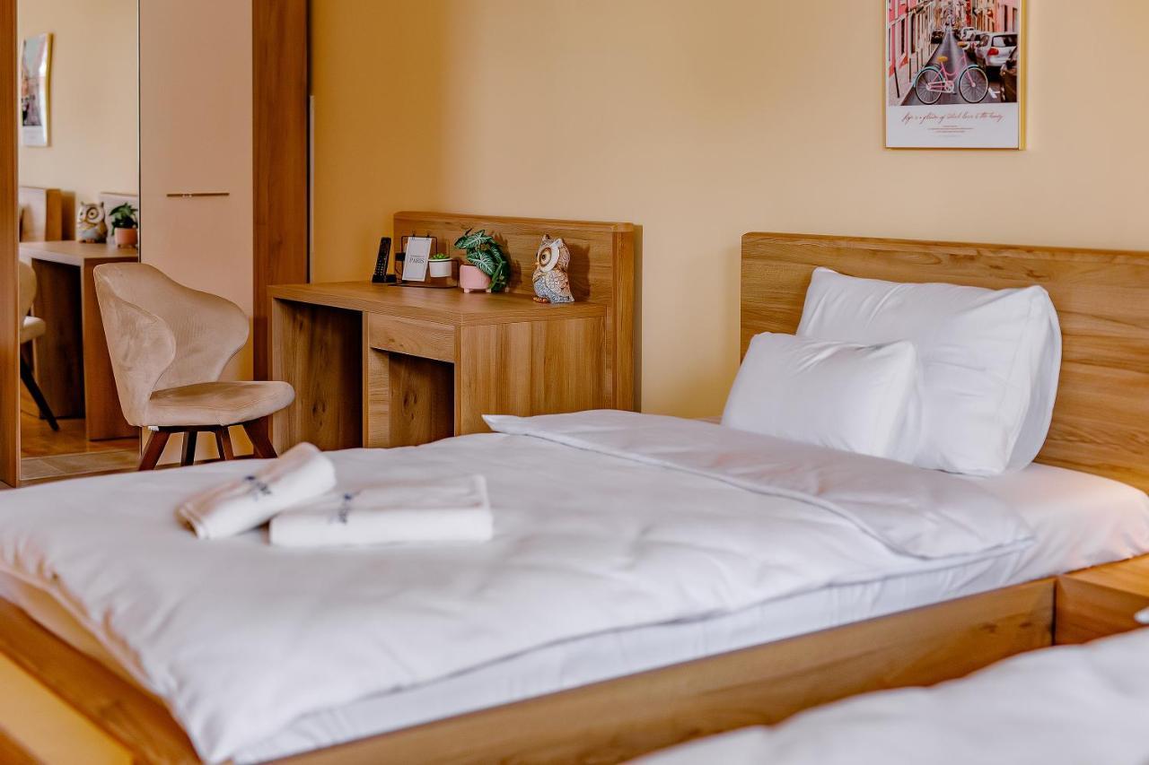 Отель Airstar Surcin Экстерьер фото
