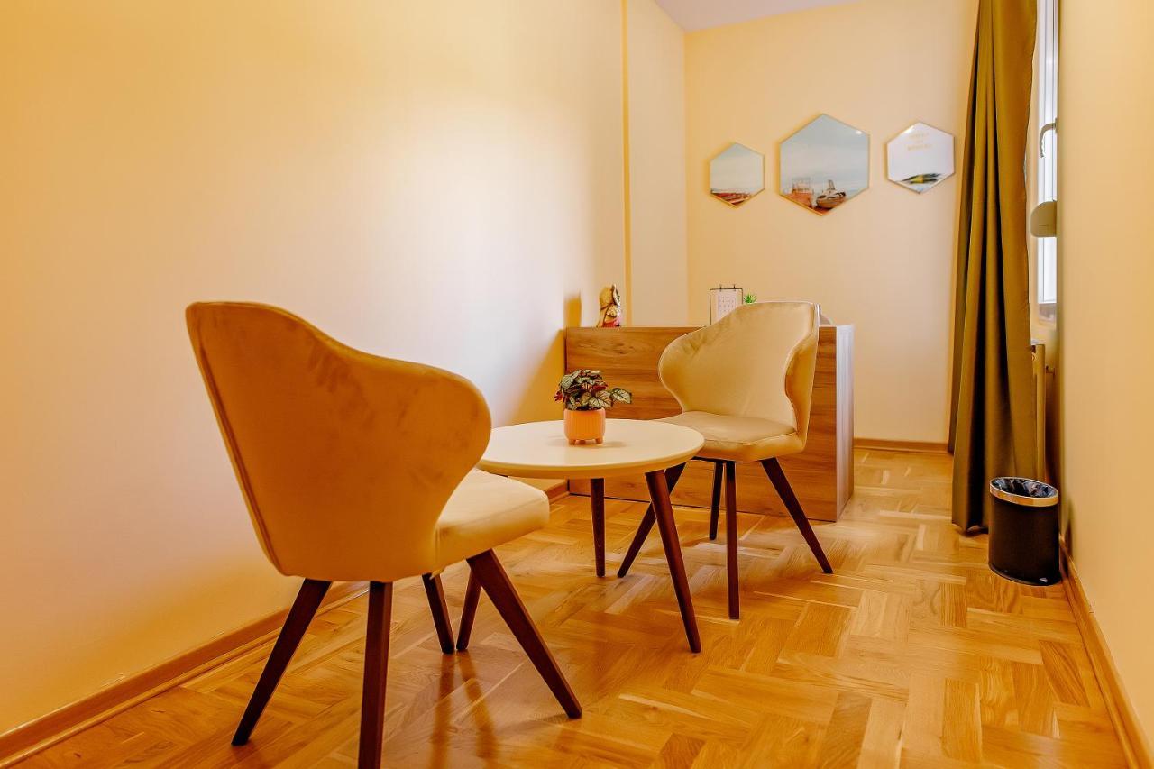 Отель Airstar Surcin Экстерьер фото
