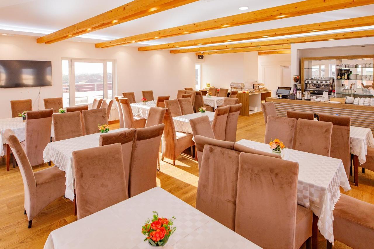 Отель Airstar Surcin Экстерьер фото